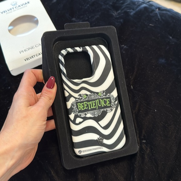 Velvet caviar phone case - Picture 3 of 4